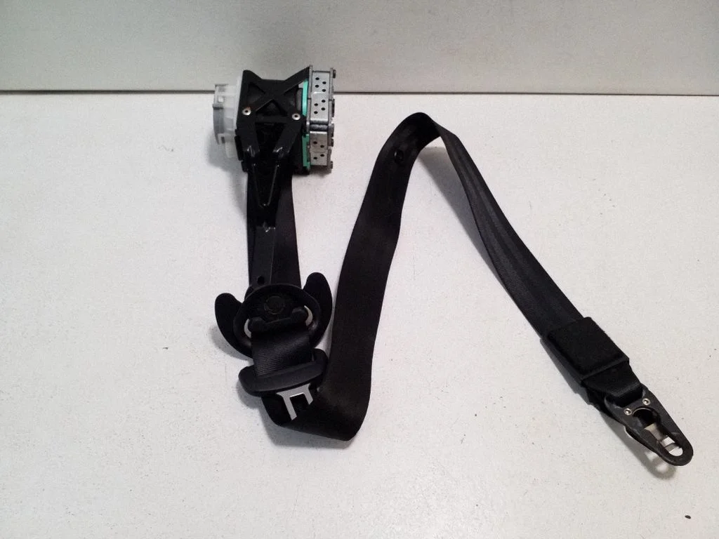 Front seatbelt – Porsche Cayenne (92A) (2010-2017)