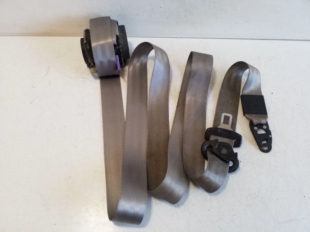 Front seatbelt 4F0857705