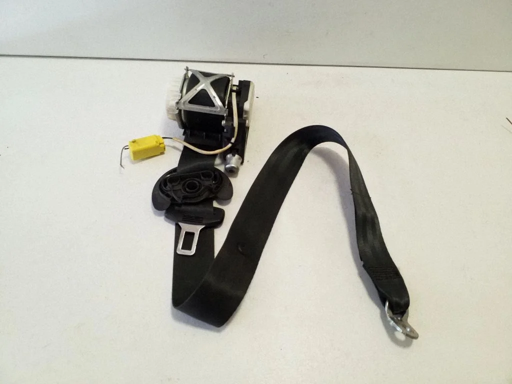 Front seatbelt – Volkswagen Passat B6 (2005-2010)