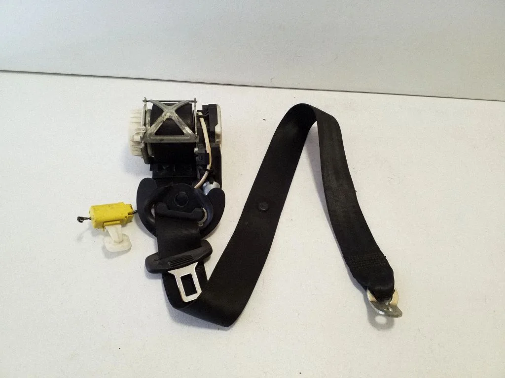 Front seatbelt – Volkswagen Passat B6 (2005-2010)