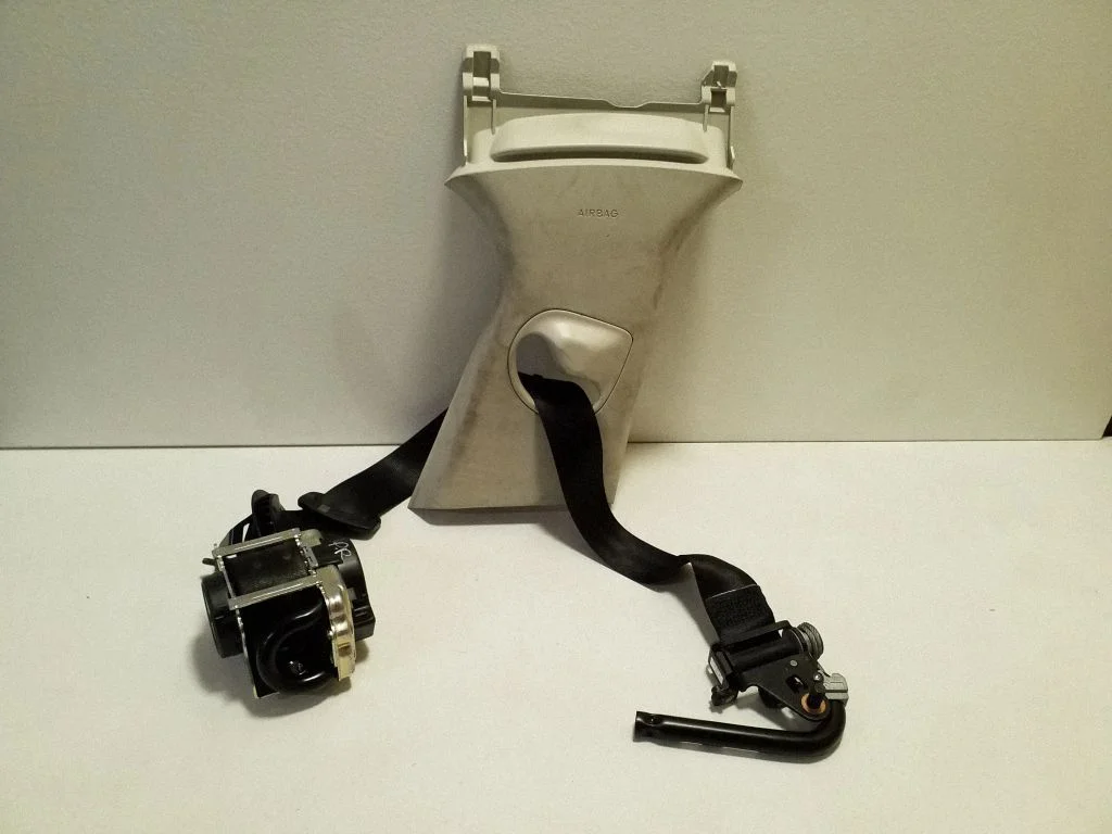 Front seatbelt – Jaguar XE (2015-)