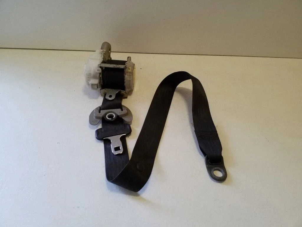 Front seatbelt – Toyota RAV 4 (XA30) (2006-2016)