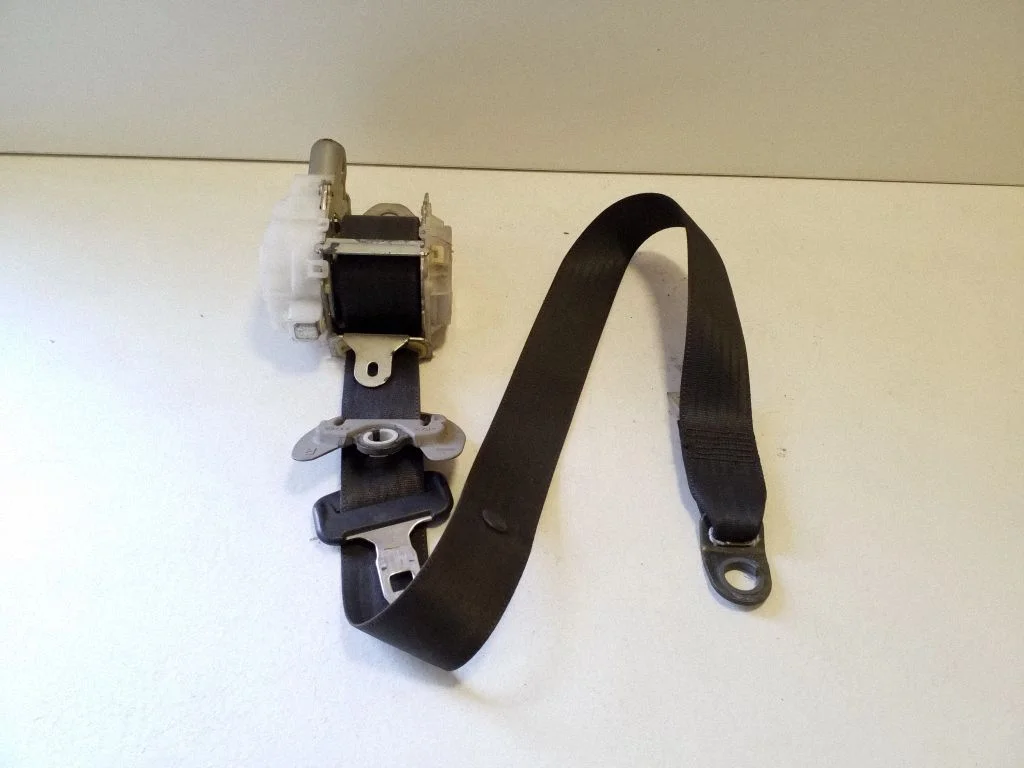 Front seatbelt – Toyota RAV 4 (XA30) (2006-2016)