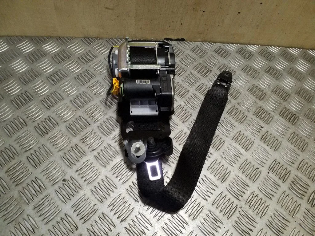 Front seatbelt – Mercedes-Benz GLC-Class C253 (2016-)
