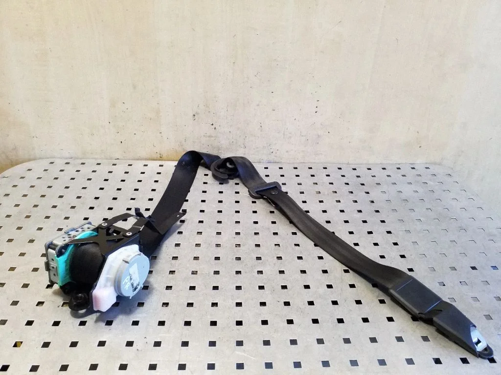 Front seatbelt – Porsche Cayenne (92A) (2010-2017)