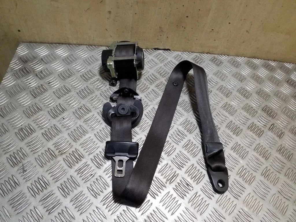 Front seatbelt CPLA611B09GA