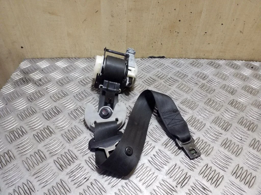 Front seatbelt 888202Y2009P