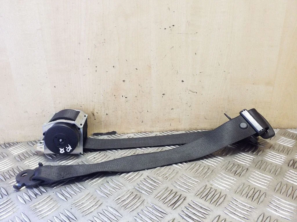 Front seatbelt 617590700A