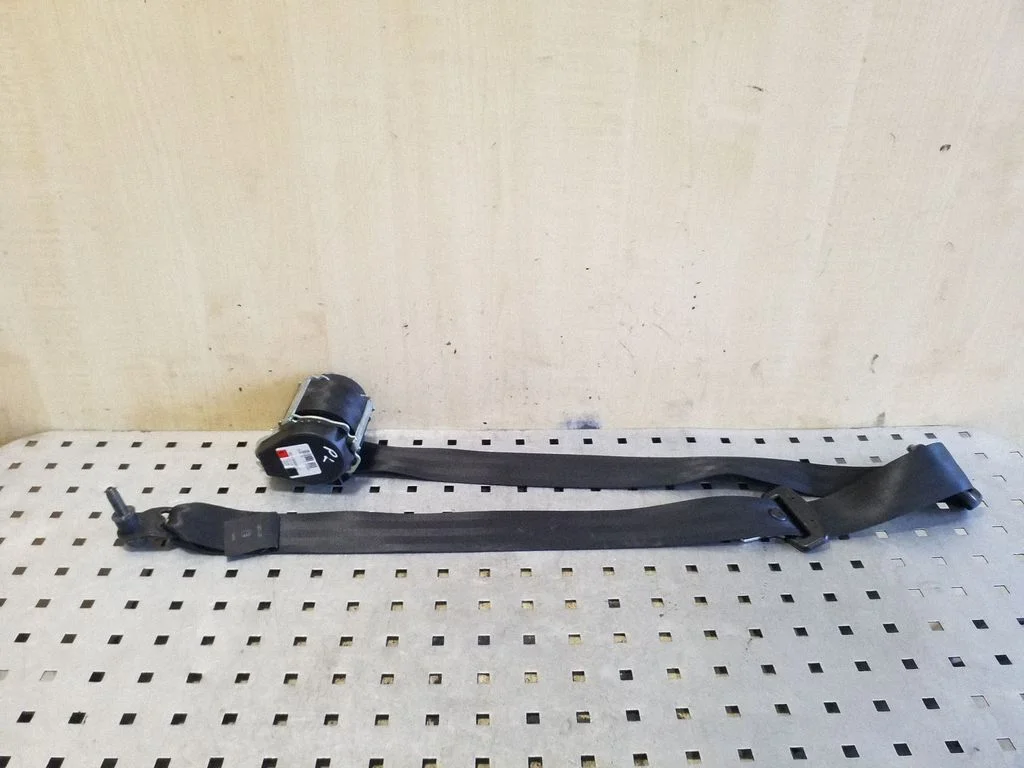 Front seatbelt 868854701R