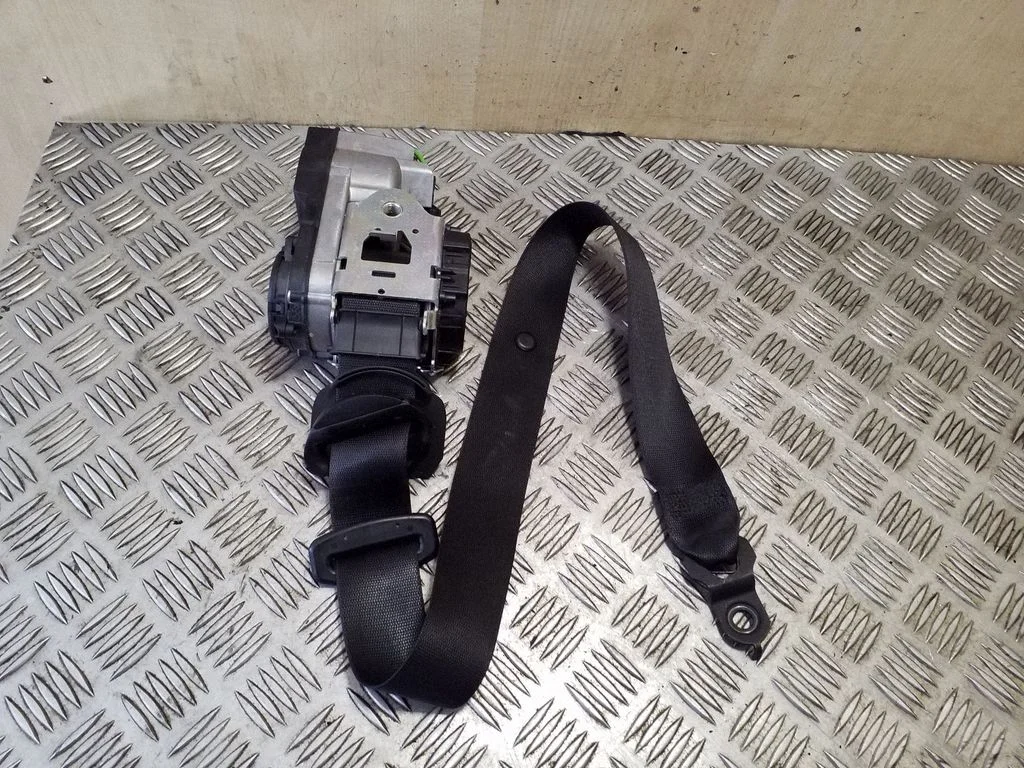 Front seatbelt A2518608985