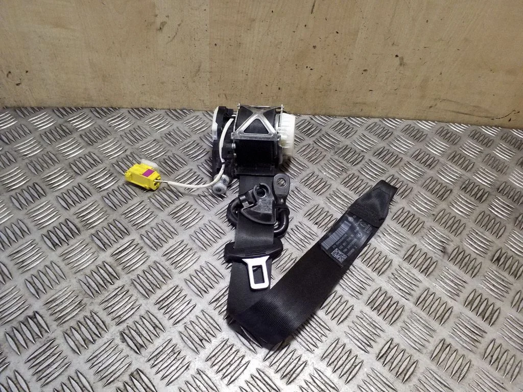 Front seatbelt 1Q2857706B