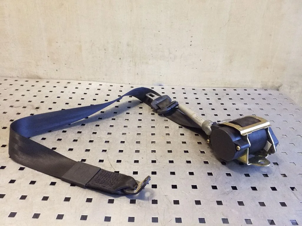 Front seatbelt 4A0857706AE