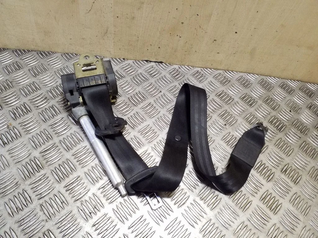 Front seatbelt 4A0857706AE