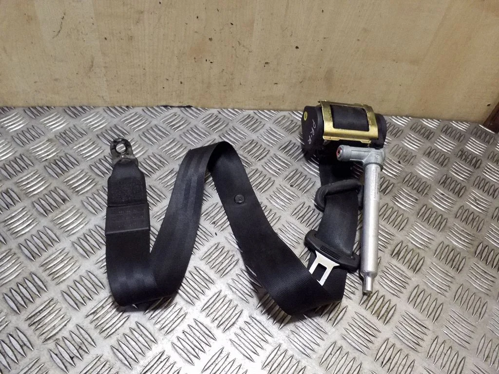 Front seatbelt 4A0857706AE