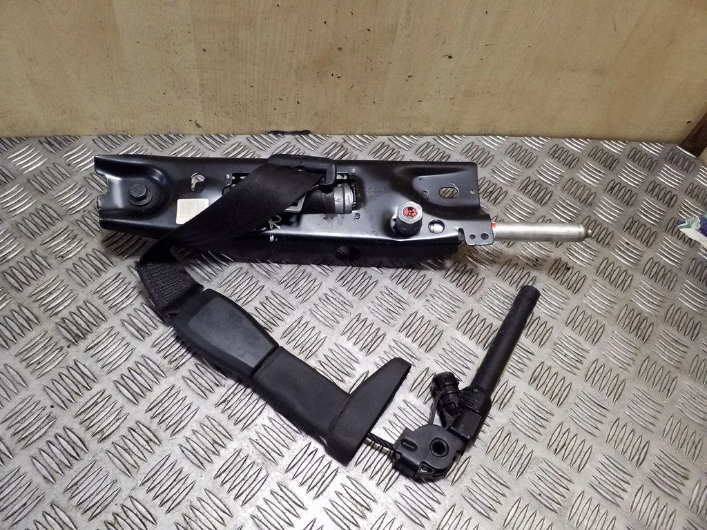 Priekšējā drošības josta 615309500A