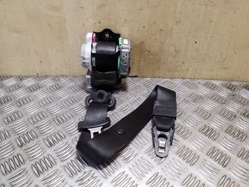 Front seatbelt – Audi A4 Allroad B8 (2008-2016)