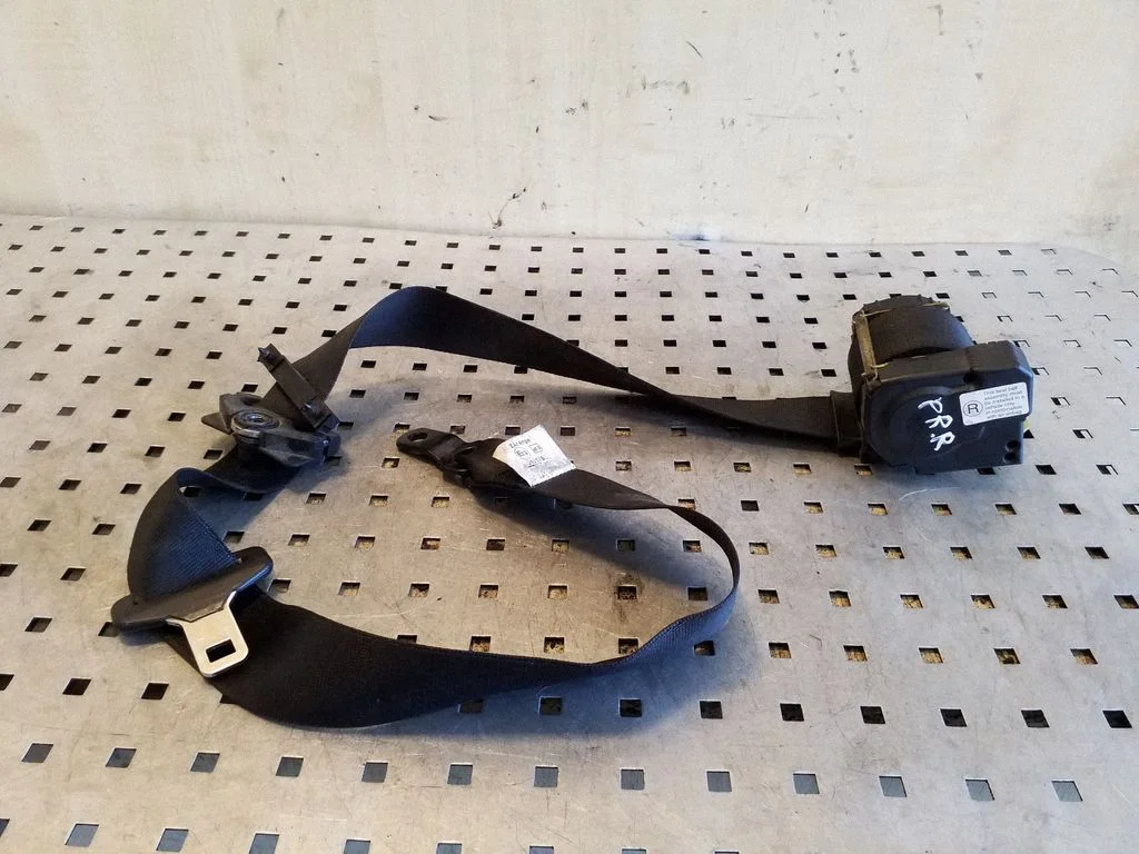 Front seatbelt 8408752