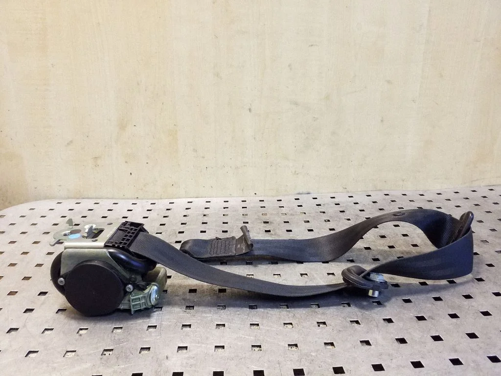 Front seatbelt 86884JD000