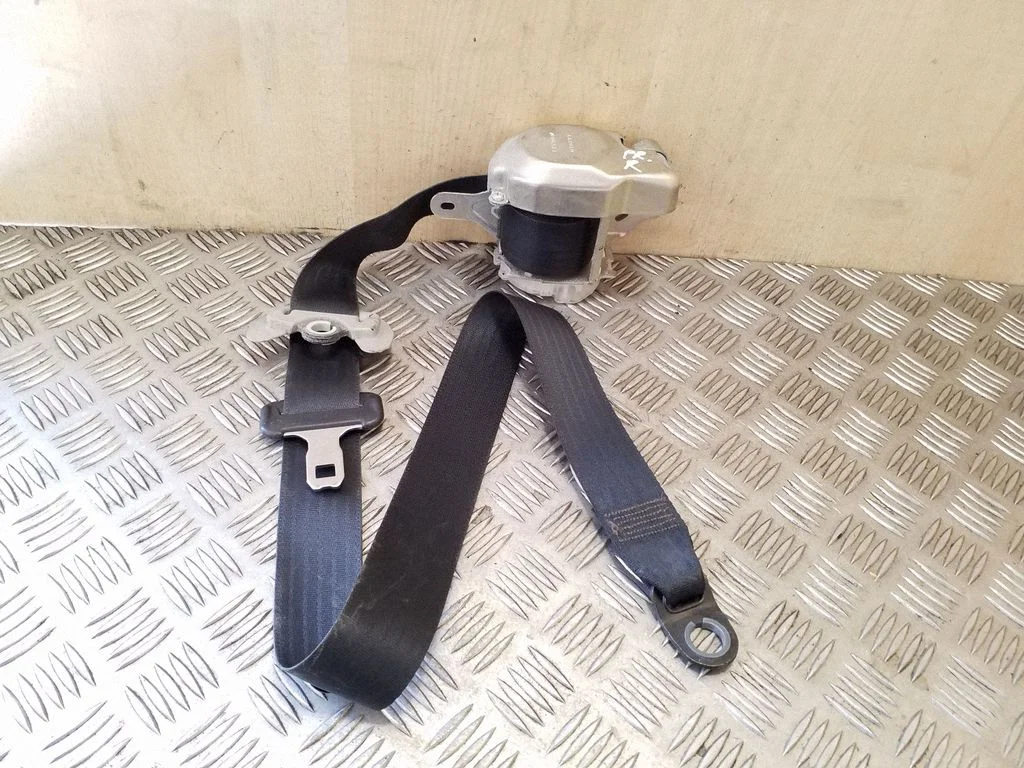 Front seatbelt – Toyota Corolla Verso AR10 (2004-2009)