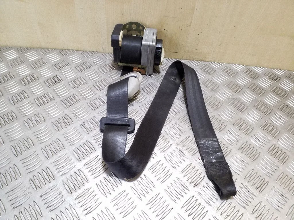 Front seatbelt – Volkswagen Golf IV (1998-2005)
