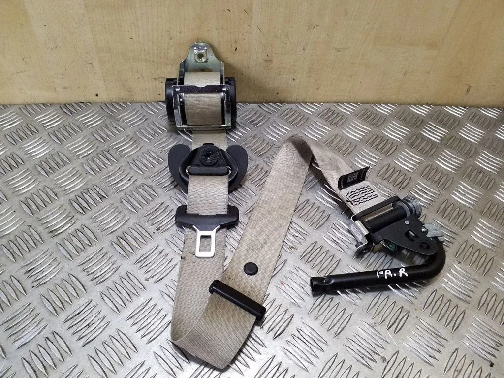 Front seatbelt – BMW 5 Series F10 F11 (2009-2016)