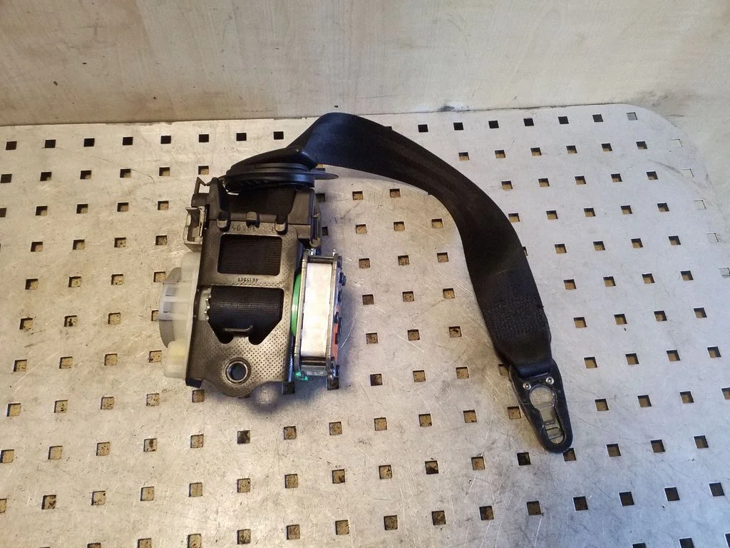 Front seatbelt 4G8857705B
