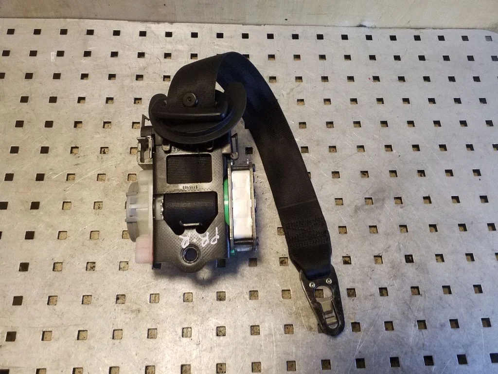 Front seatbelt 4G8857706D