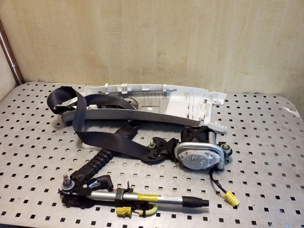 Front seatbelt – Honda Accord (2008-2016)