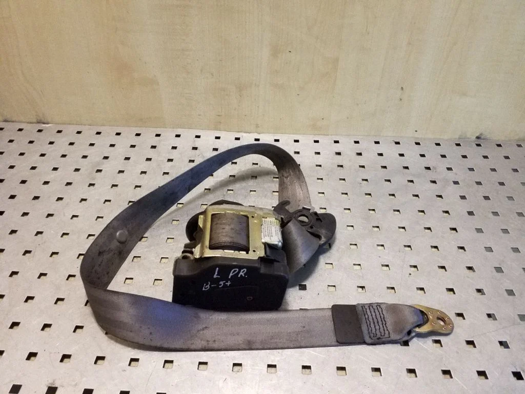 Front seatbelt – Volkswagen Passat B5.5 (2001-2005)