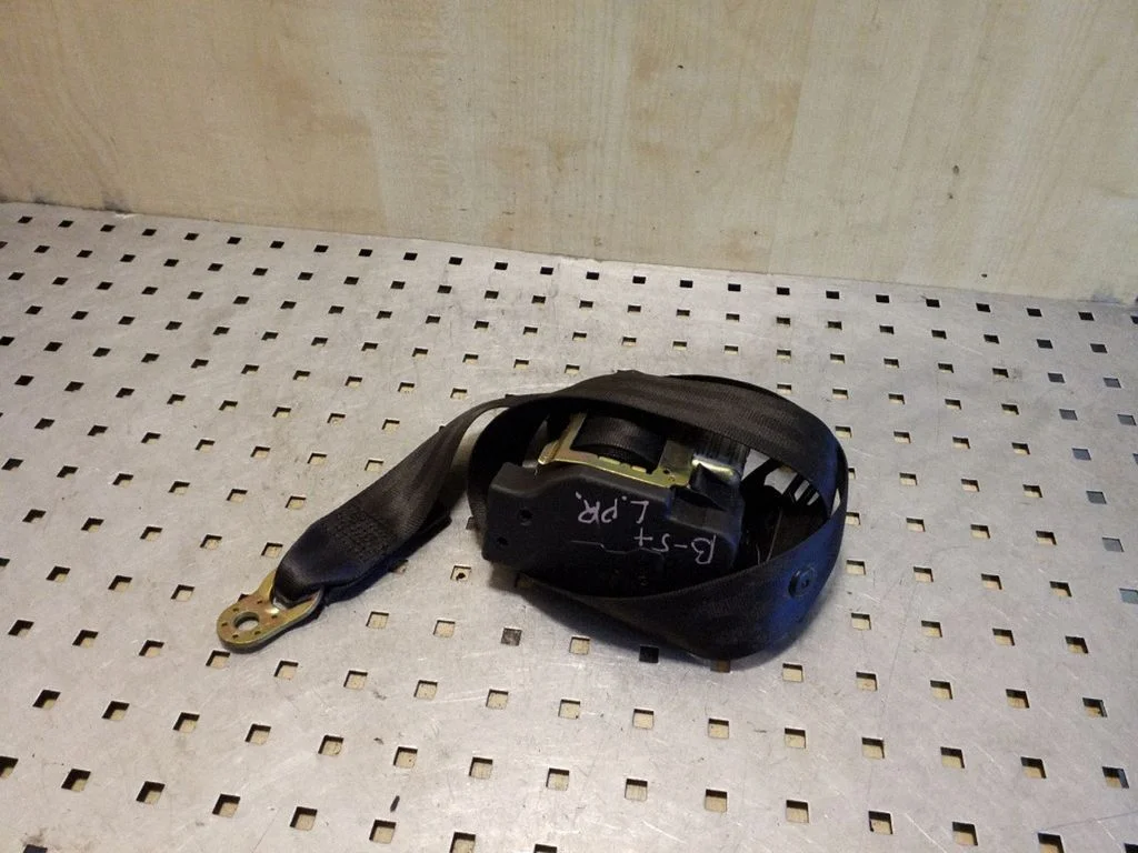 Front seatbelt – Volkswagen Passat B5.5 (2001-2005)