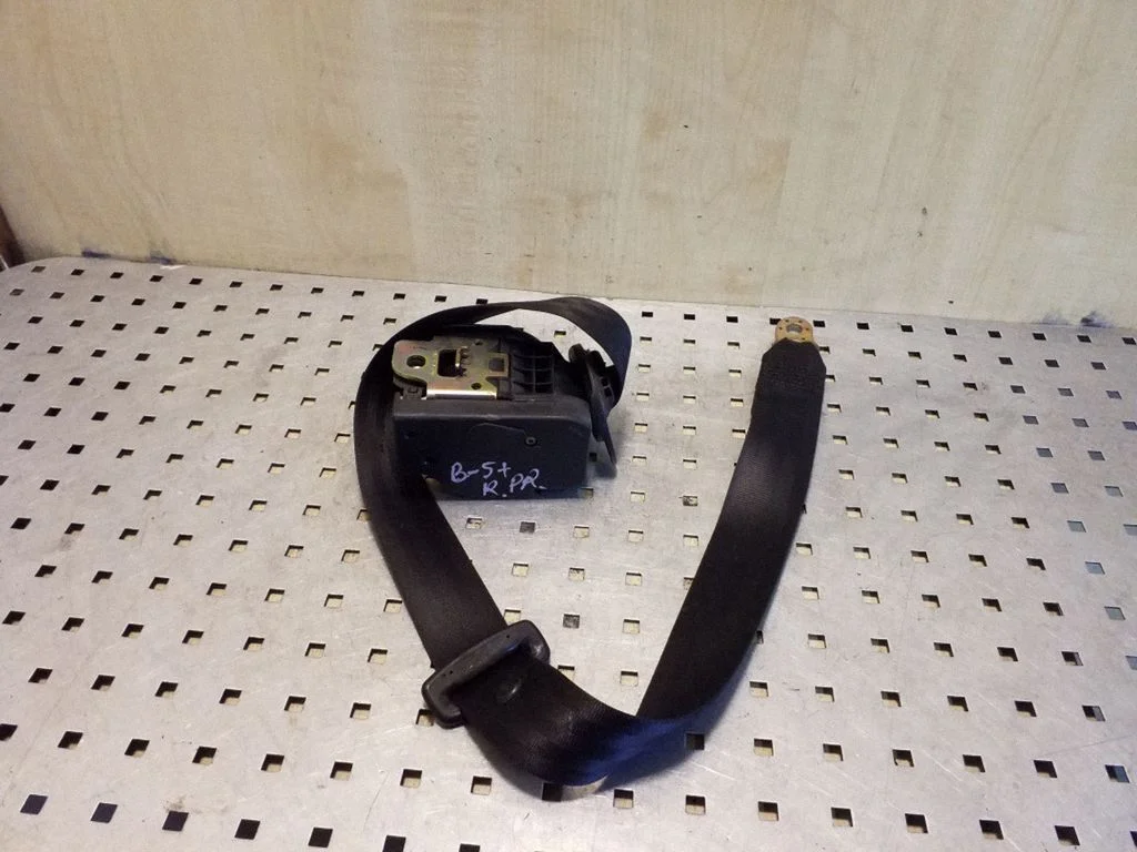 Front seatbelt 3B2857706C