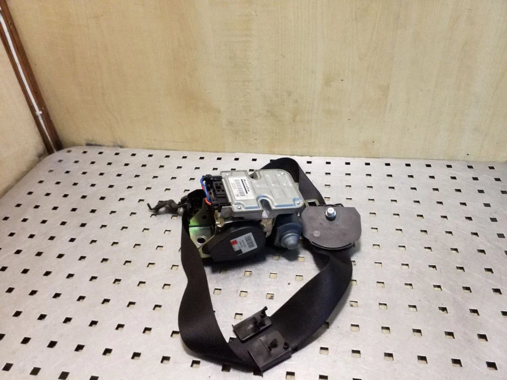 Front seatbelt 602210000B