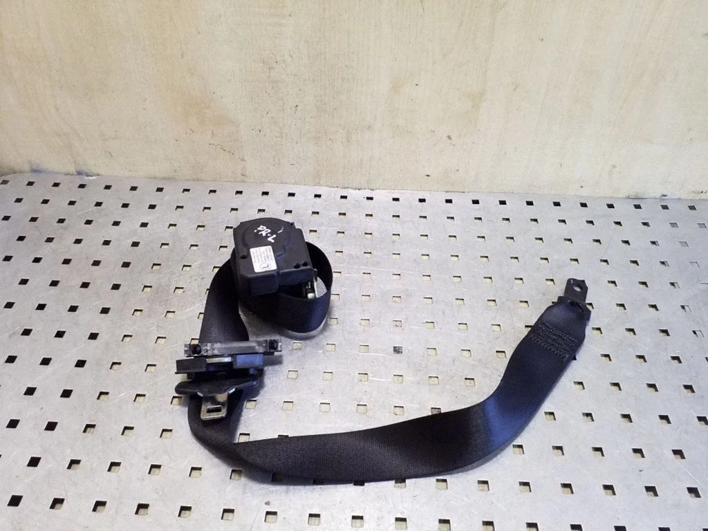 Front seatbelt 840875110