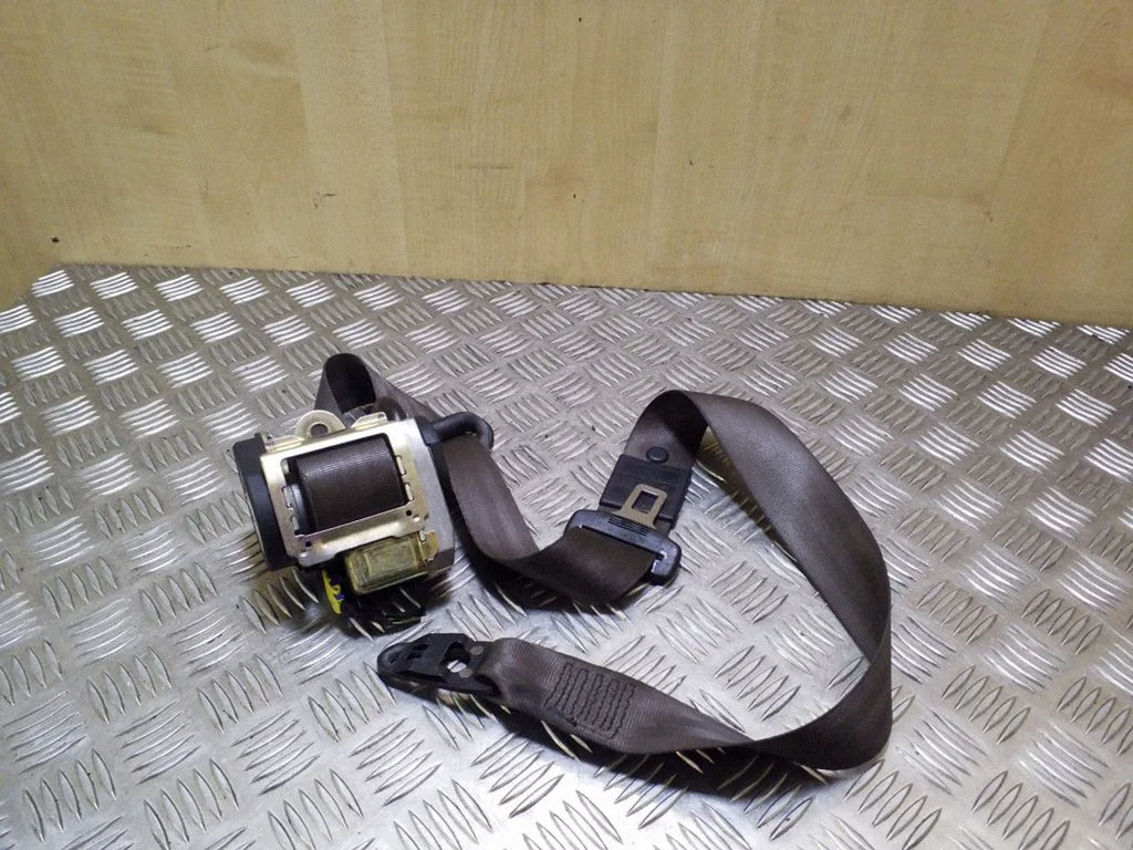 Front seatbelt 8E0857705F