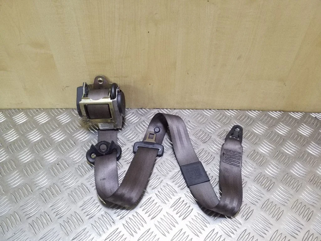 Front seatbelt 8E0857705C