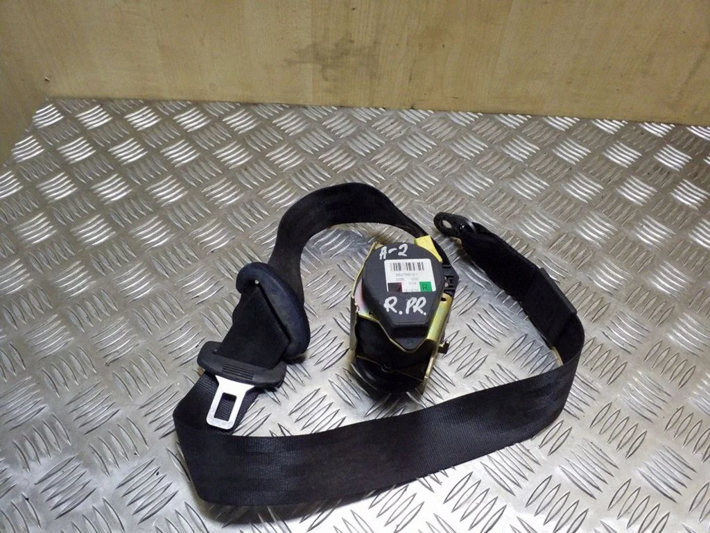 Front seatbelt 8Z1857706