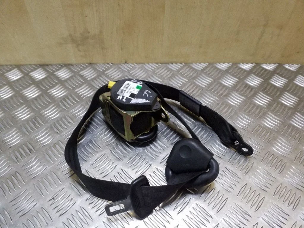 Front seatbelt 8Z2857706