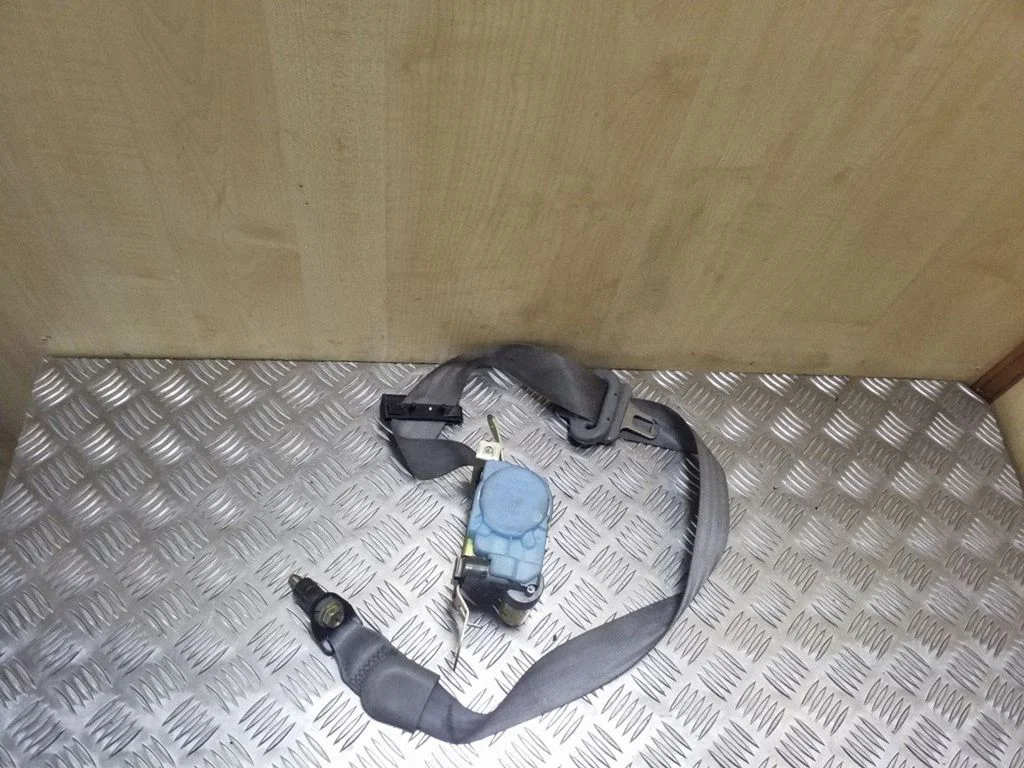 Front seatbelt – KIA Sorento (2002-2009)