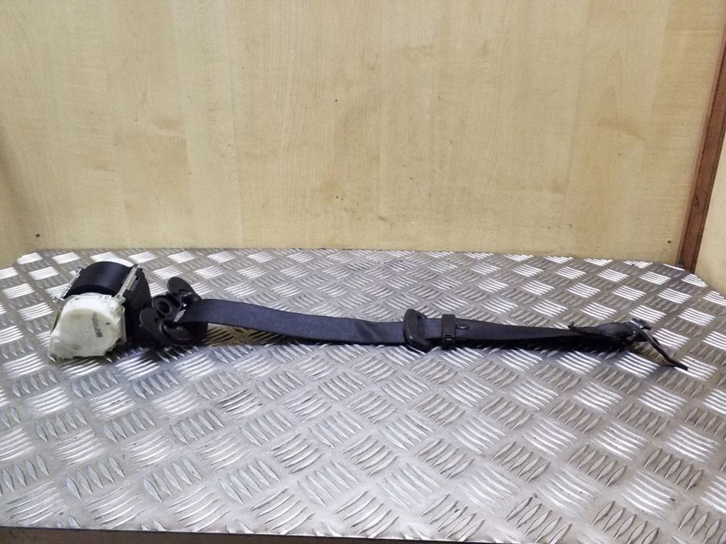 Front seatbelt – BMW 3 Series E90 E91 (2005-2012)