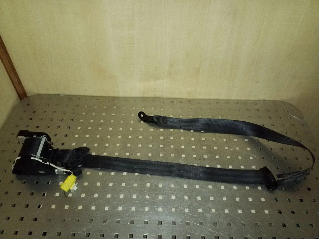 Pas bezpieczeństwa przedni 1T1857706B