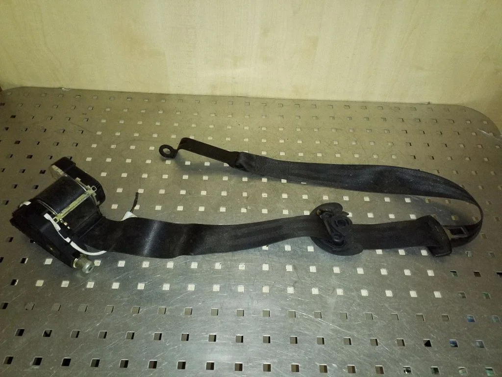Pas bezpieczeństwa przedni 1T0857706B
