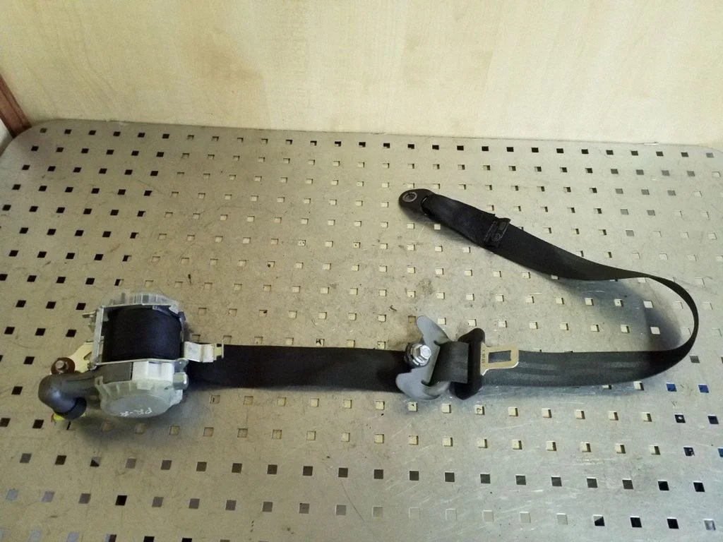 Priekšējā drošības josta 888802B210WK