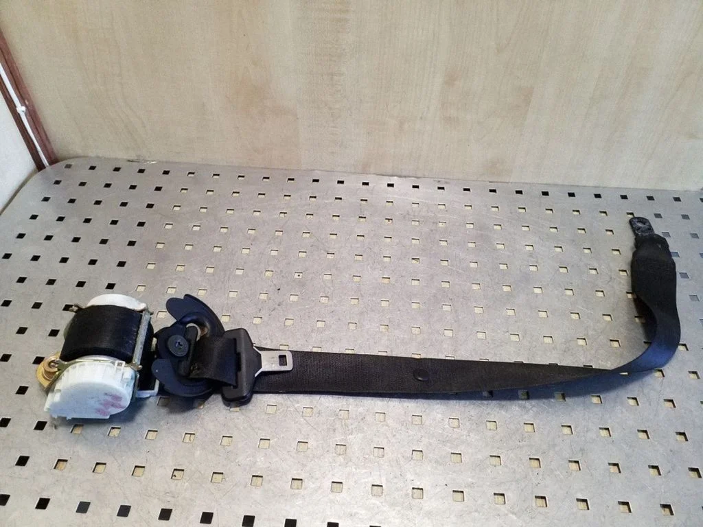 Front seatbelt – BMW X3 E83 (2003-2010)