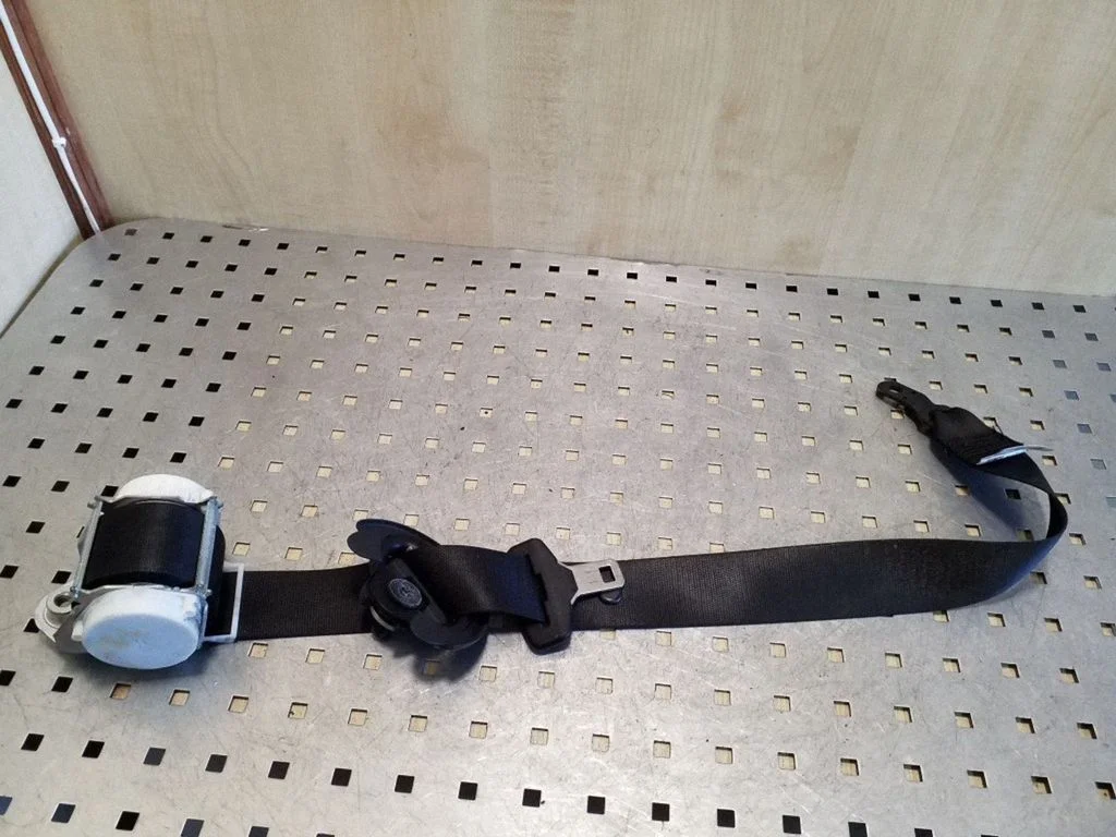 Front seatbelt 34003071B