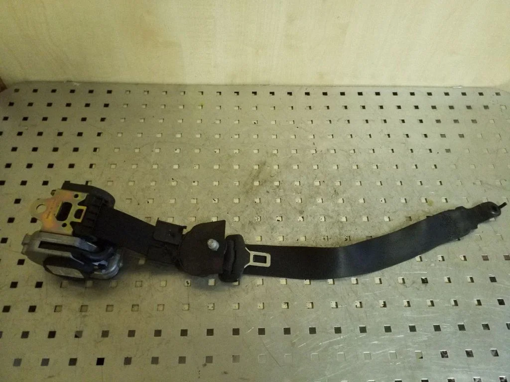 Front seatbelt 561014601