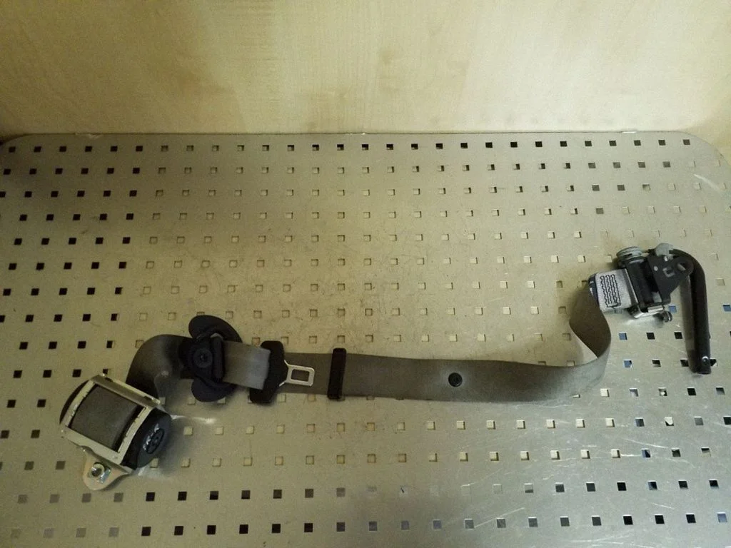 Front seatbelt 610126200B