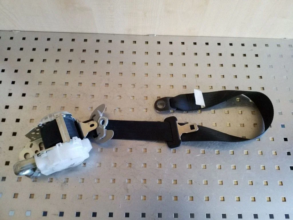 Front seatbelt 7P2510P