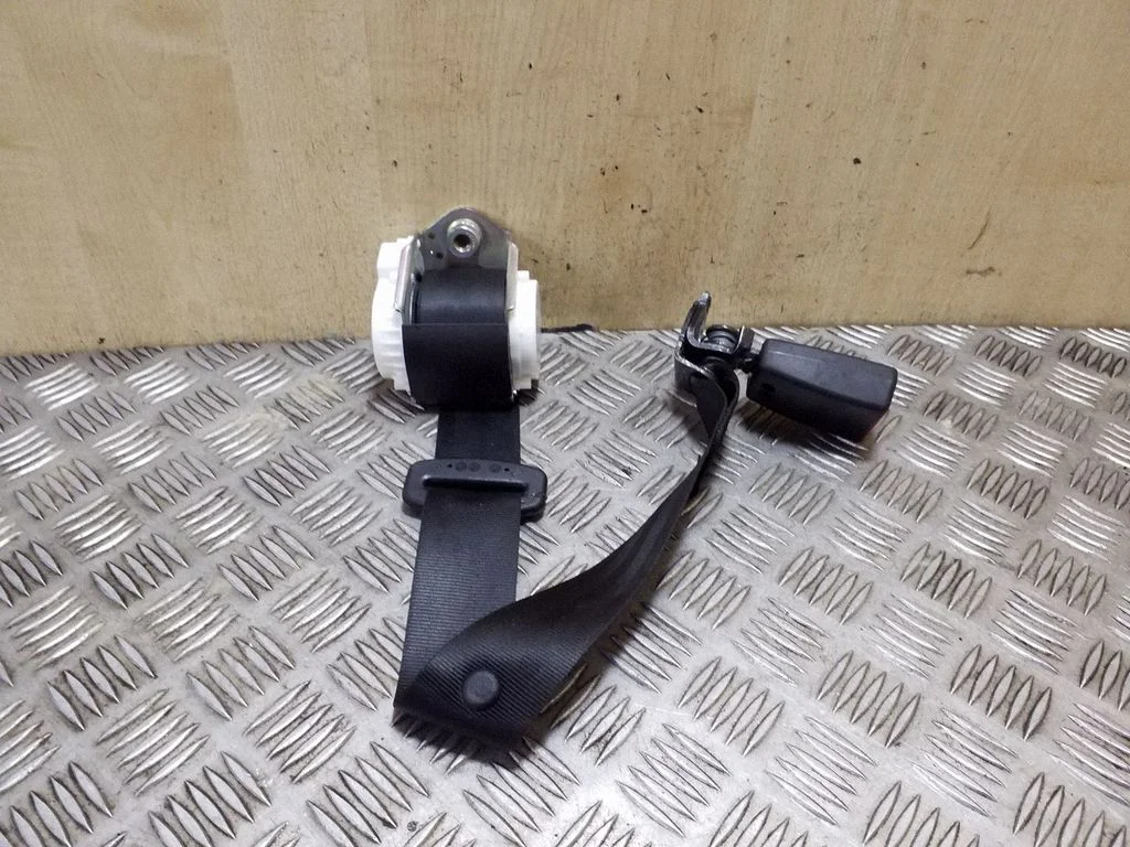 Vidējā drošības josta (aizmugurē) 34085717B
