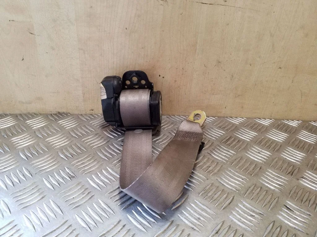 Middle seatbelt (rear) 30817464