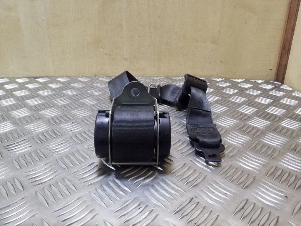 Vidējā drošības josta (aizmugurē) 3M51R611B68FA